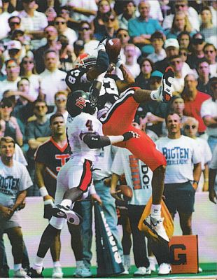Jason Dulick Illini leaping catch
